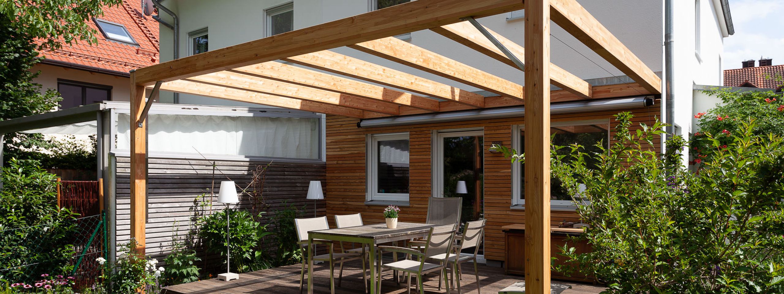 Erstellen einer Pergola und einer Lärchenfassade