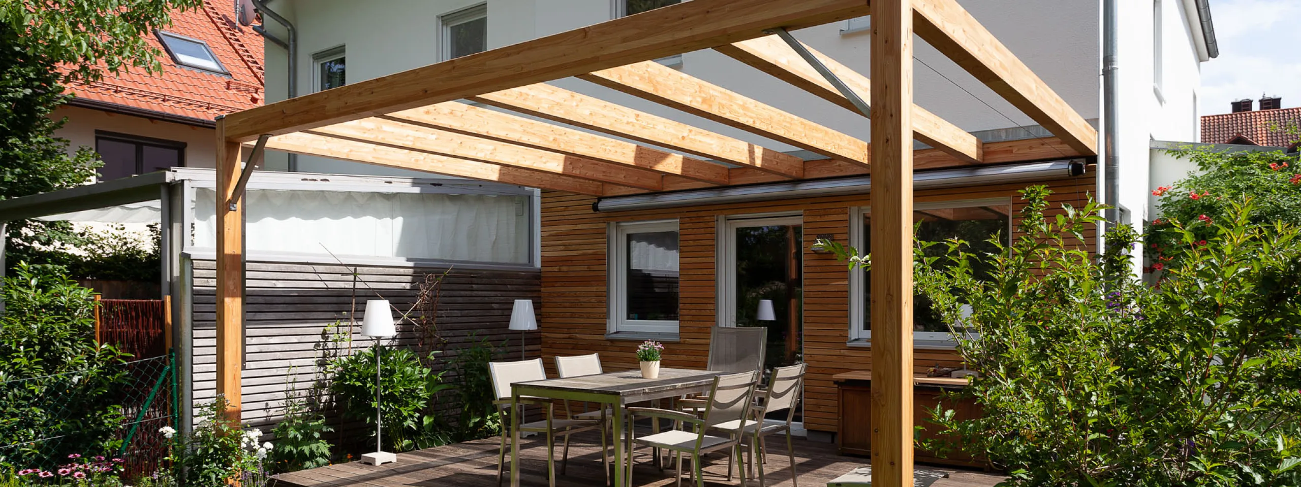 Erstellen einer Pergola und einer Lärchenfassade