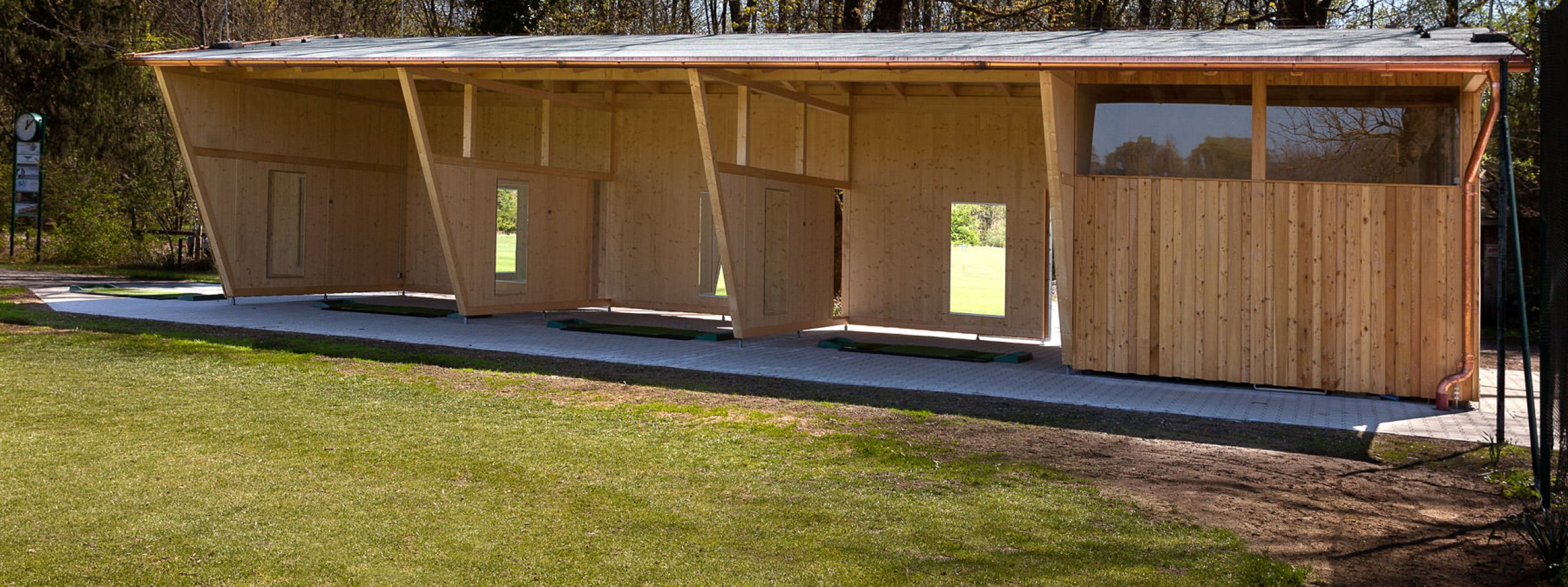 Erneuerung der Driving Range Golfclub Dachau nach Brandschaden