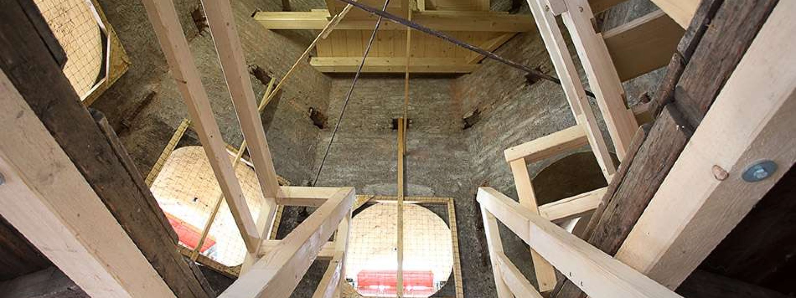 Restaurierung und Erneuerung der Innentreppen in den Türmen der Theatinerkirche