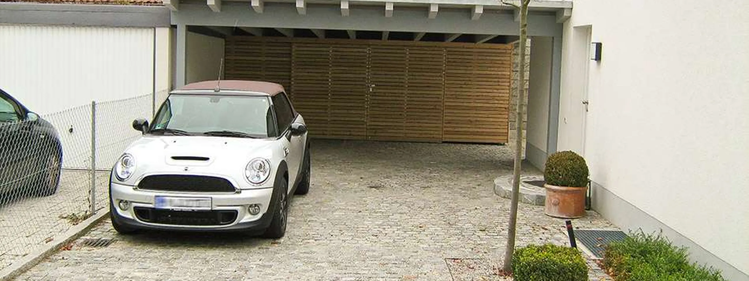 Carport mit Gerätehaus – Oktober 2011
